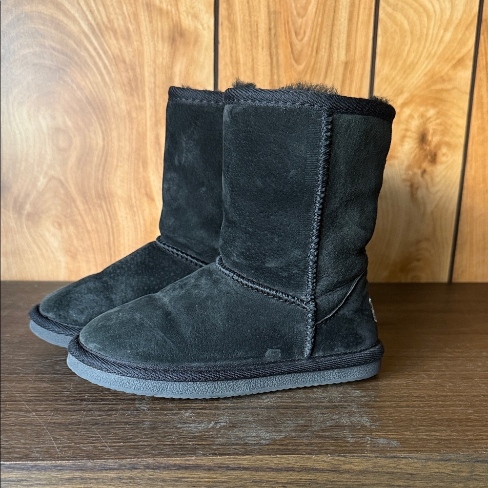 Lamo Black Suede Boots with Plush Lining